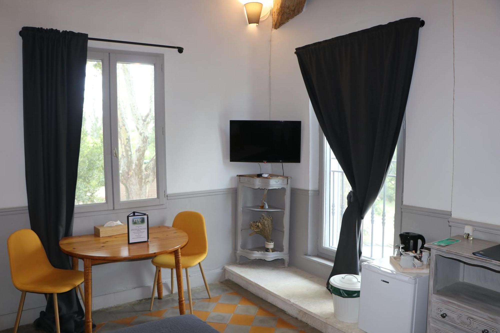 Le Mas Des Cerisiers Jacuzzi Et Sauna Inclus Pour Tous Les Logements Avignon Exterior photo