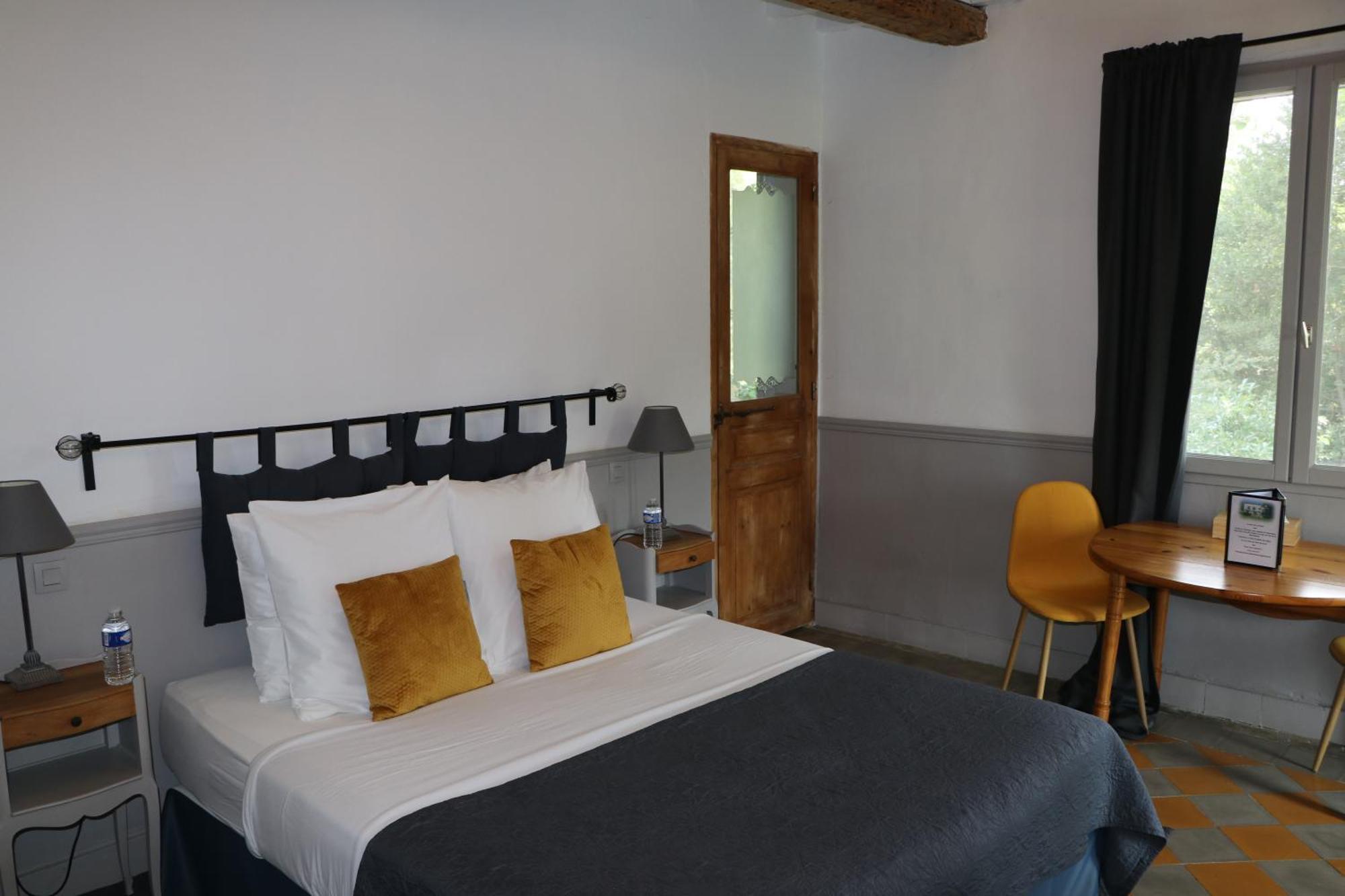 Le Mas Des Cerisiers Jacuzzi Et Sauna Inclus Pour Tous Les Logements Avignon Exterior photo