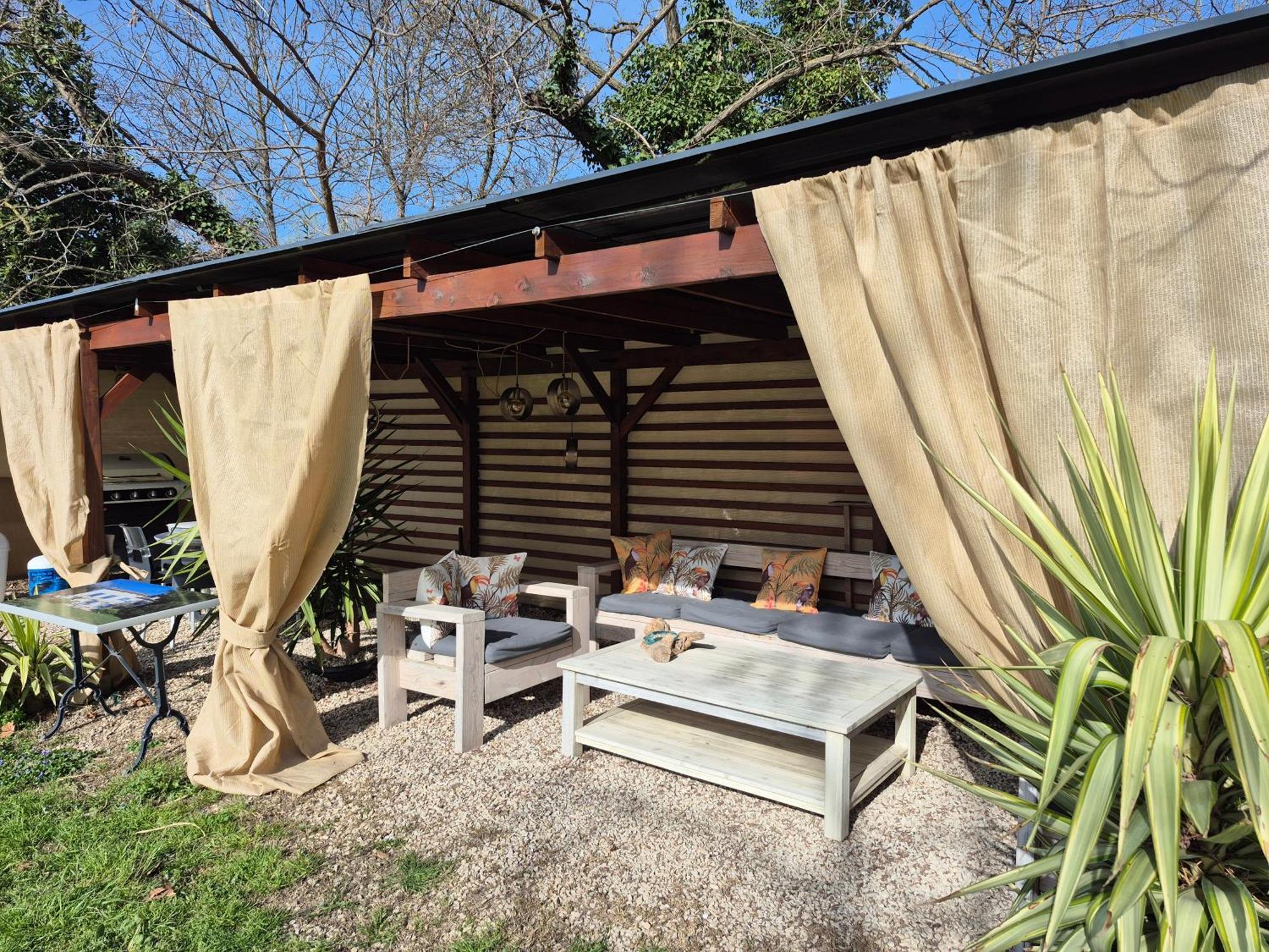 Le Mas Des Cerisiers Jacuzzi Et Sauna Inclus Pour Tous Les Logements Avignon Exterior photo