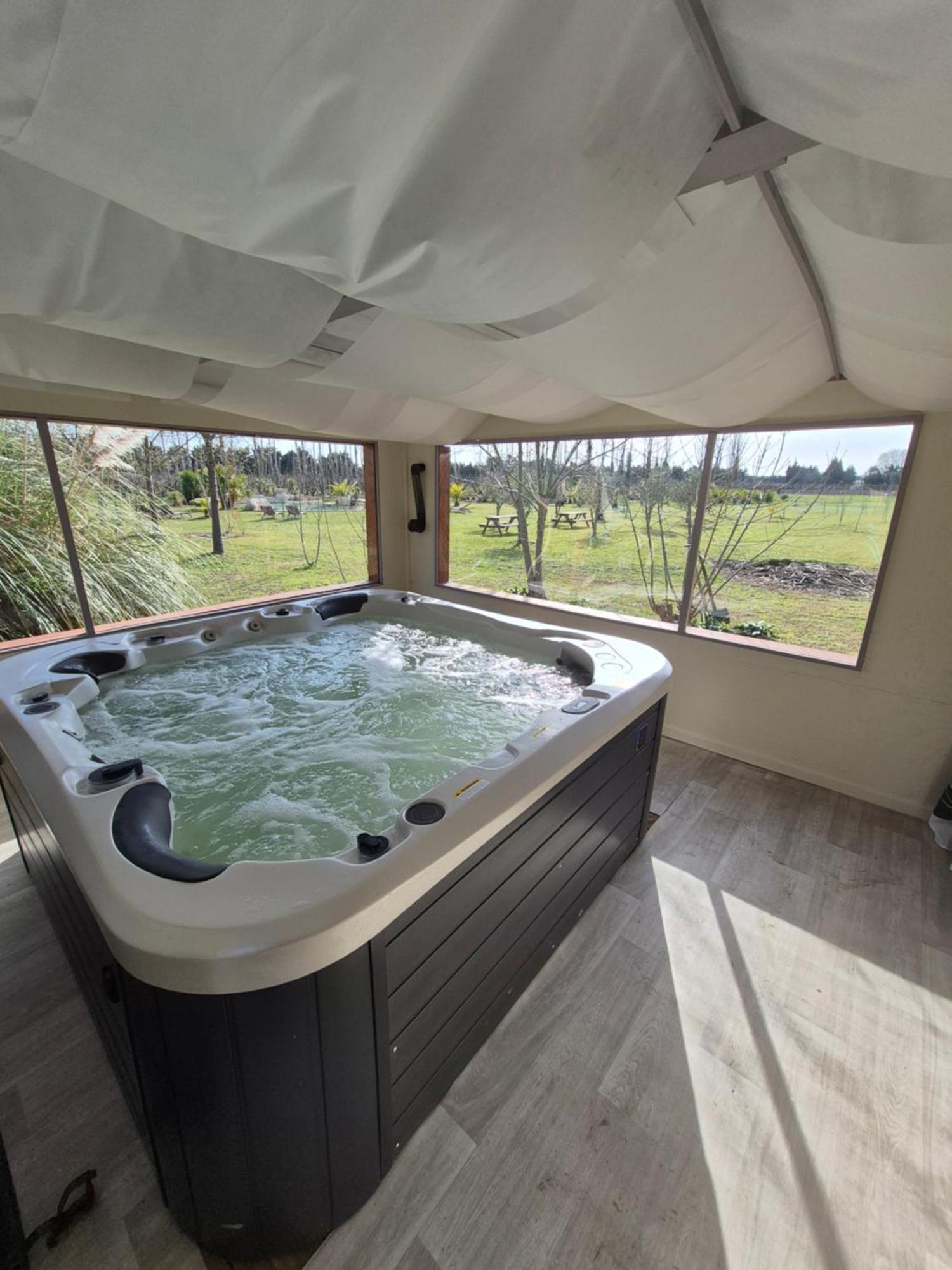 Le Mas Des Cerisiers Jacuzzi Et Sauna Inclus Pour Tous Les Logements Avignon Exterior photo