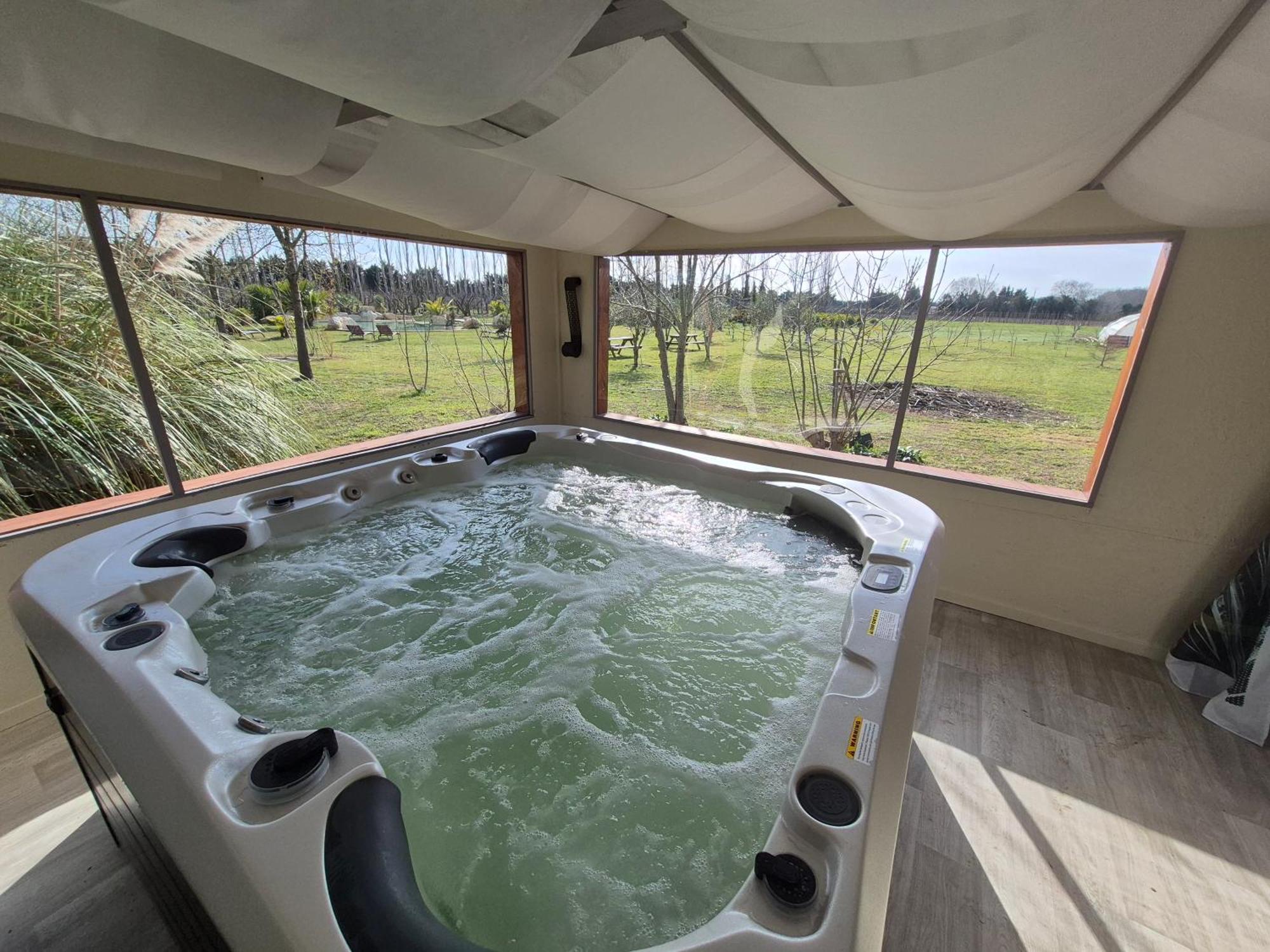 Le Mas Des Cerisiers Jacuzzi Et Sauna Inclus Pour Tous Les Logements Avignon Exterior photo